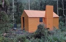 Arete Forks Hut . Tararua Forest Park