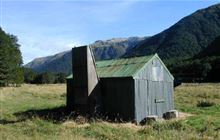 Camerons Hut . Lake Sumner Forest Park