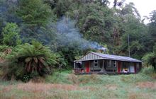 Central Whirinaki Hut . Whirinaki Te Pua-a-Tāne Conservation Park