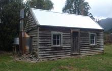 Ellis Hut . Ruahine Forest Park