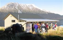 Green Lake Hut . Fiordland National Park, Lake Monowai/Borland Road area