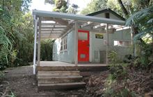 Jans Hut . Catchpool Valley & Orongorongo Valley, Remutaka Forest Park