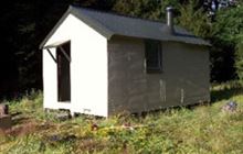 Mid Robinson Hut . Victoria Forest Park