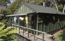 East Ruggedy Hut . Rakiura National Park, Stewart Island/Rakiura