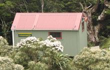 Aokaparangi Hut . Tararua Forest Park