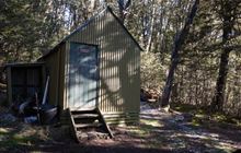 Cass Saddle Hut . Craigieburn Forest Park