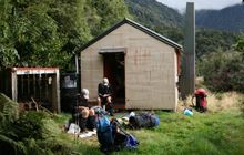 Kiwi Flat Hut . Waitaha River area