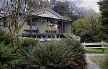 Lake Howden Hut . Fiordland National Park, Milford Road/Milford Sound area