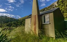 Larrikin Creek Hut . Kahurangi National Park