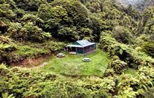 Pakihi Hut . Opotiki area, Urutawa Conservation Area 