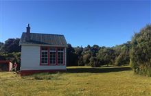 Port Craig School Hut . Fiordland National Park, Tuatapere area