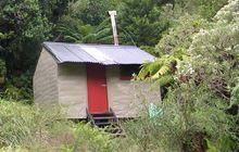 Serpentine Hut . Kokatahi River - Whitcombe River area