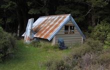 Steele Creek Hut . Greenstone and Caples Conservation Areas