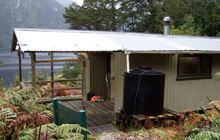 Supper Cove Hut . Fiordland National Park, Southern fiords area