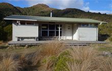 Waipakihi Hut . Kaimanawa Forest Park